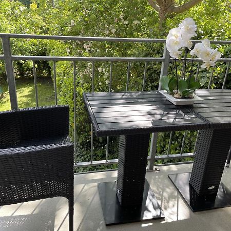 Attraktive Wohnung Mit Balkon Zum Gruenen Hinterhof ชเวียรีน ภายนอก รูปภาพ