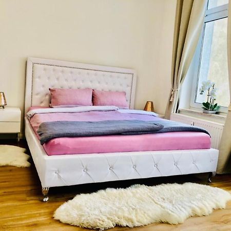 Attraktive Wohnung Mit Balkon Zum Gruenen Hinterhof ชเวียรีน ภายนอก รูปภาพ